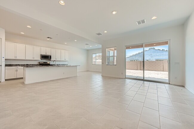16933 W Bronco Tr, Surprise, AZ 85387 - photo 5