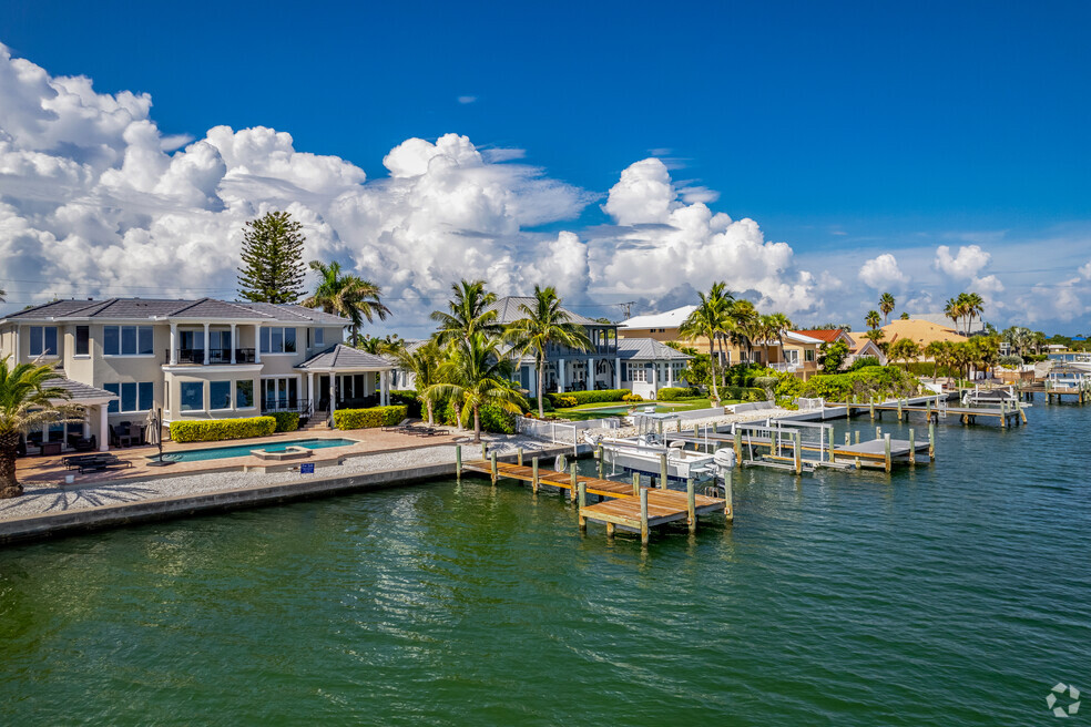 Neighborhood_HolmesBeach_FINAL_110323