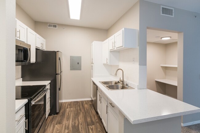 Ridgepointe at Gleneagle_1x1_CS_Winter2020_04