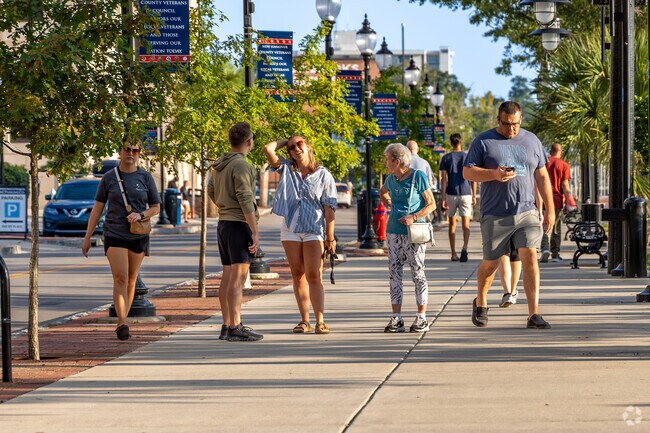 Arrondale residents are only a short drive from the Wilmington Riverwalk.