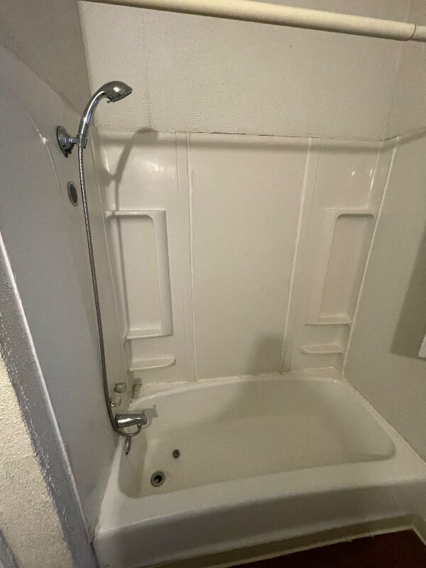 620 Lincoln Way W unit upstairs, Massillon, OH 44647 - photo 3