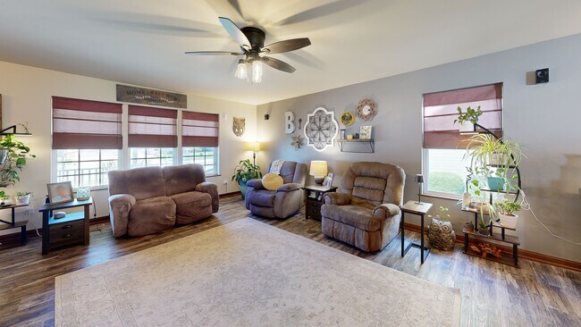 513 Charles Ct, Crown Point, IN 46307 - photo 2