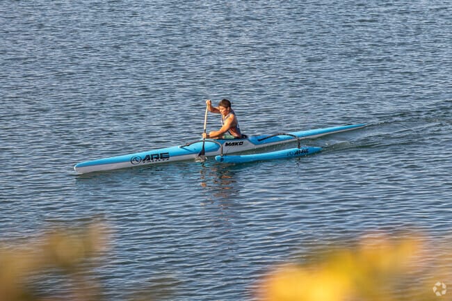 Bayshores has beaches and access to the Bay for swimming, boating and paddle sports.