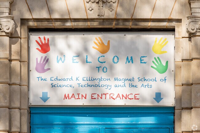 PS 140 Edward K Ellington is located 116-01 166th Street, Jamaica, NY.