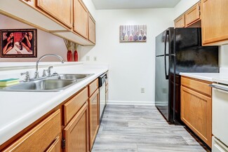 600 Scotia Ln, Fayetteville, NC 28314