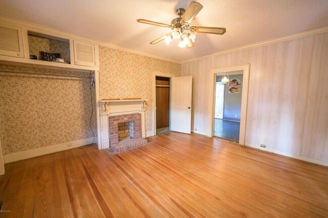 Large bedroom with fireplace (non functioning) and nice closet space.