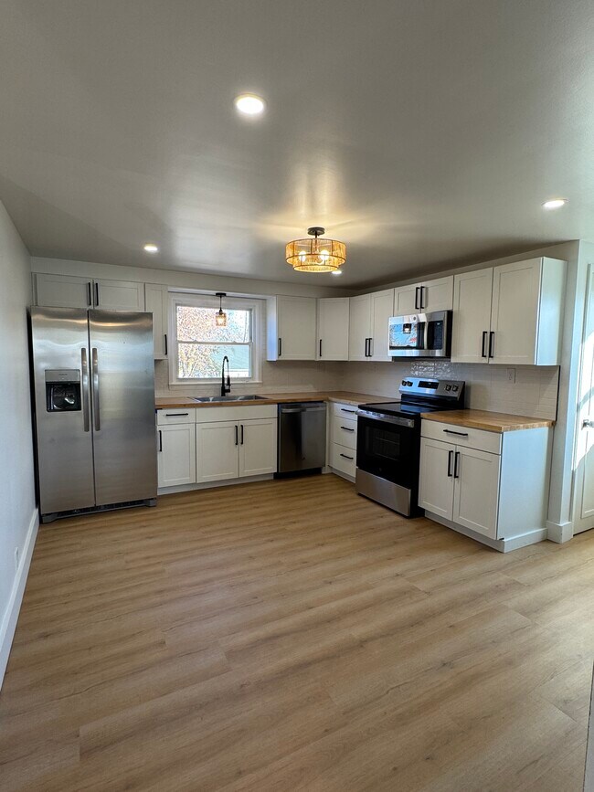 249 Dunlop Ave unit Lower, Tonawanda, NY 14150 - photo 3