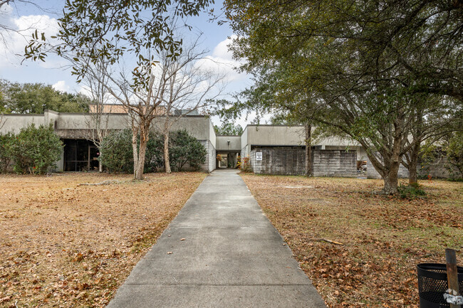 Berkeley County Middle College High School is a quick commute in Moncks Corner.