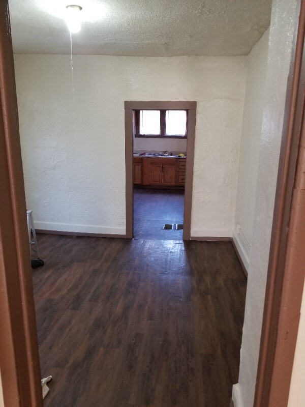 261 Bellview St, Benton Harbor, MI 49022 - photo 5