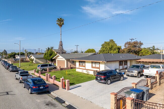 Homes in the Bartolo Square South area feature front fences.