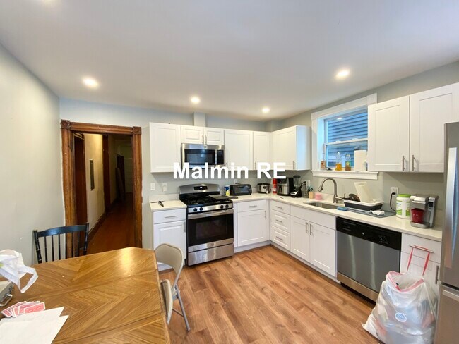 172 Saint Alphonsus St unit 3, Roxbury Crossing, MA 02120 - photo 4