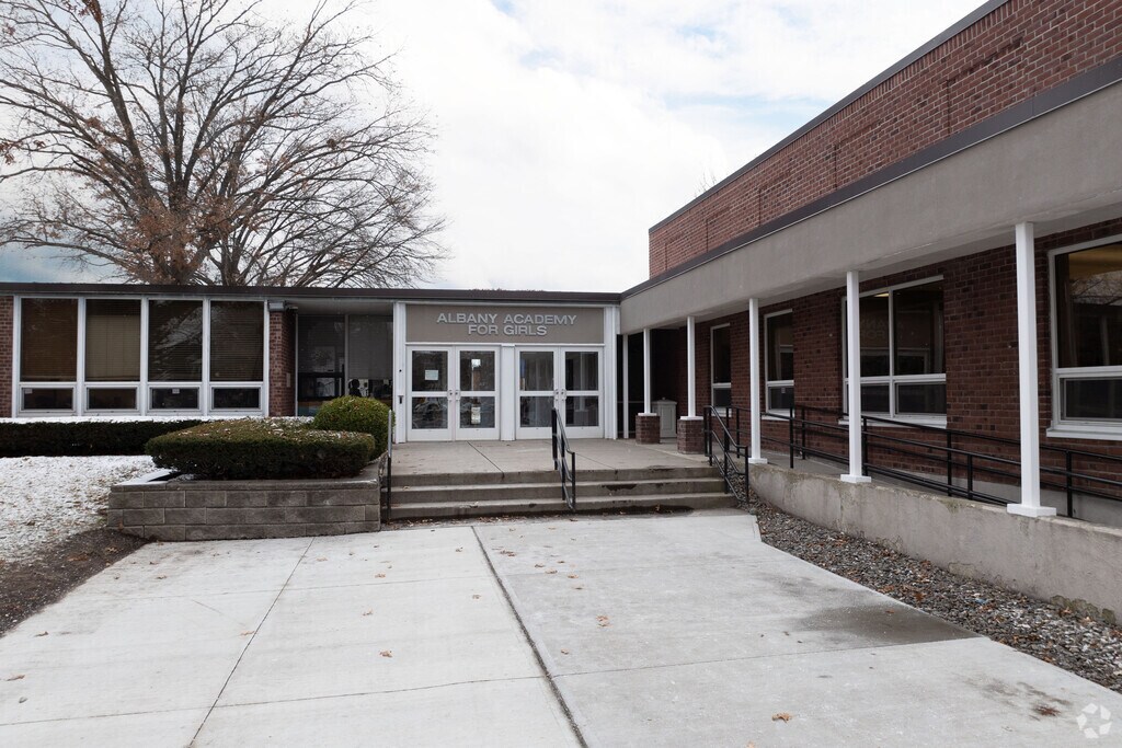 The main entrance at Albany Academy for Girls.