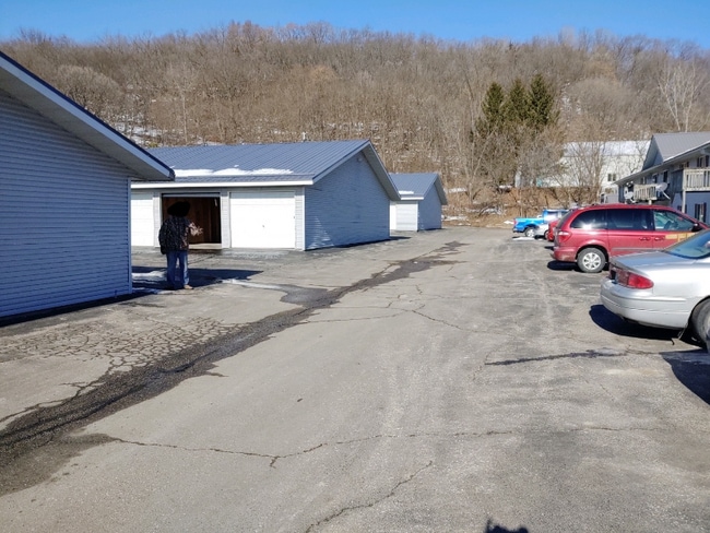 799 Roundhouse Addt unit 207, McGregor, IA 52157 - photo 2