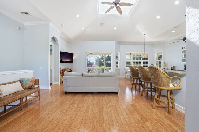 3011 Pine Tree Dr unit ID1364127P, Bonita Springs, FL 34134 - photo 4