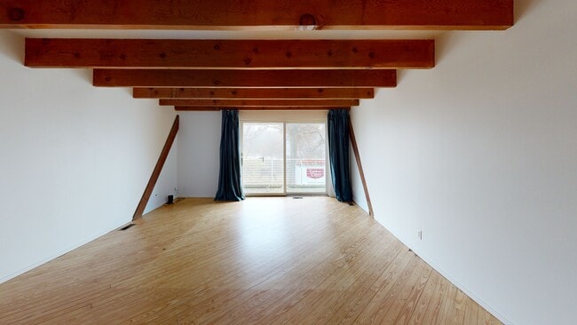 3201 Muscatine Ave unit 3, Iowa City, IA 52240 - photo 2