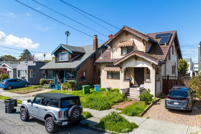 West Berkeley homes offer a variety of housing, from bungalows to Craftsman-style homes.