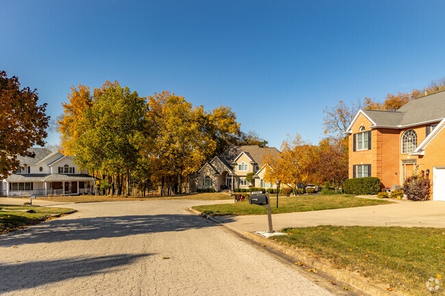 Ranch, colonial, and traditional houses can all be found in Twin Grove.