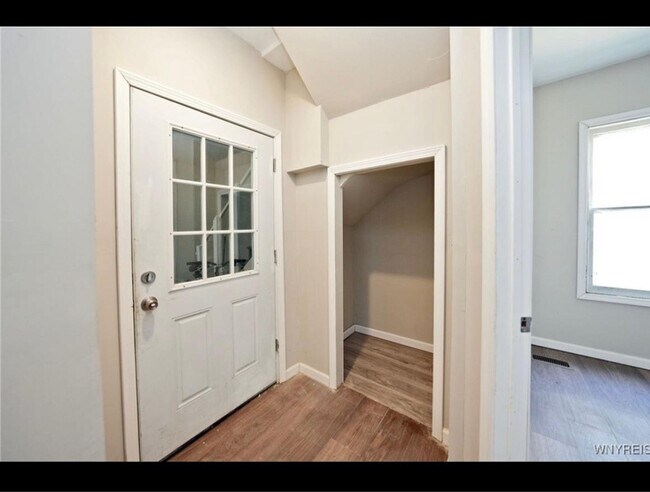 275 Genesee St unit lower, Lockport, NY 14094 - photo 6