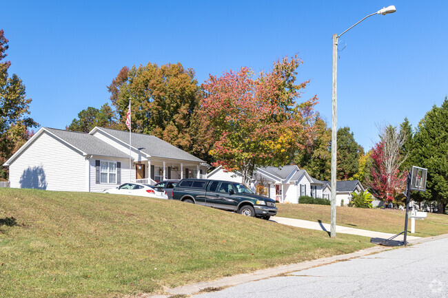 A row of rancher style houses in Albertson/Bell.