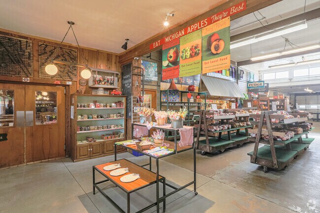 Robinette’s Apple Haus & Winery has a bakery offering homemade baked goods in Grand Rapids Township, MI.