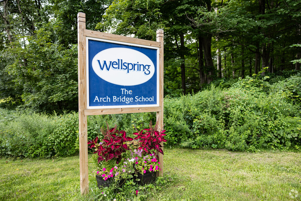 Welcome to Arch Bridge School.
