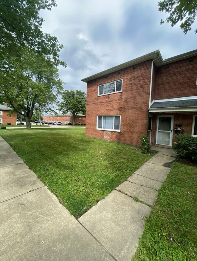 23670 Banbury Cir, Warrensville Heights, OH 44128