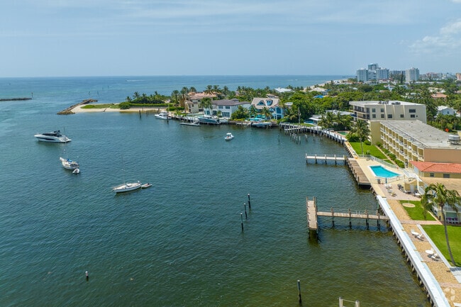 Pompano Beach bay with waterfront residences.