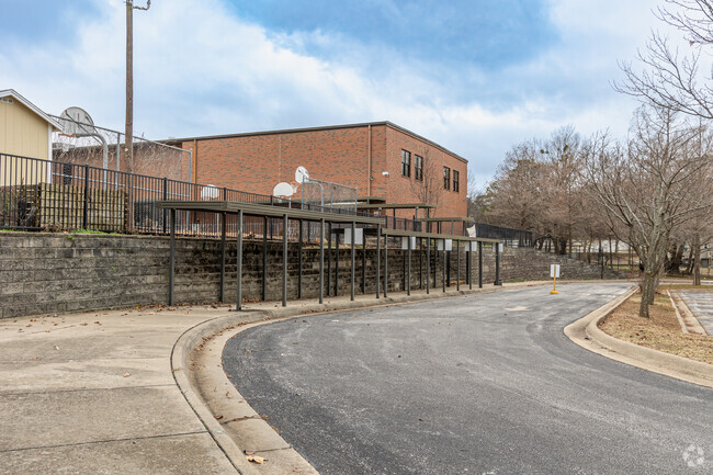 Leverett Elementary School has a student-teacher ratio of 16 to 1.