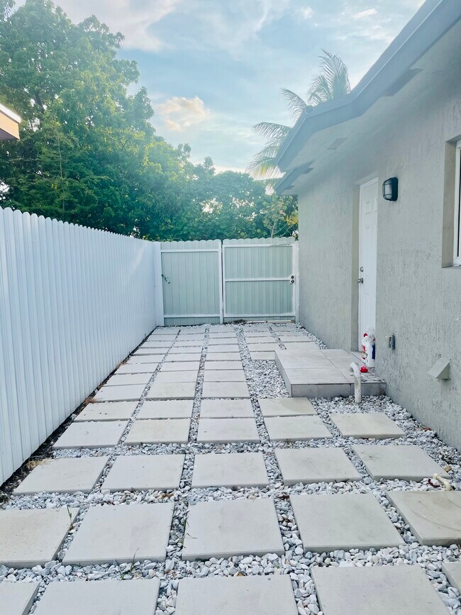 5308 NW 29th Ave unit 1, Miami, FL 33142 - photo 2