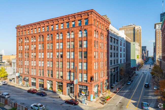 Condos and apartments make up the majority of living options in Downtown West.