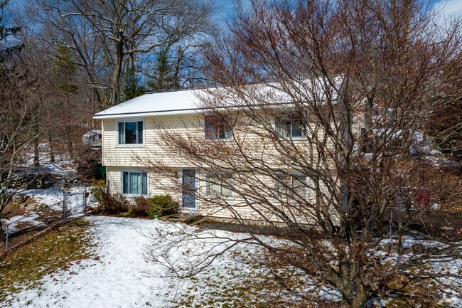 Split level homes can be found throughout the Naugatuck neighborhood as well.