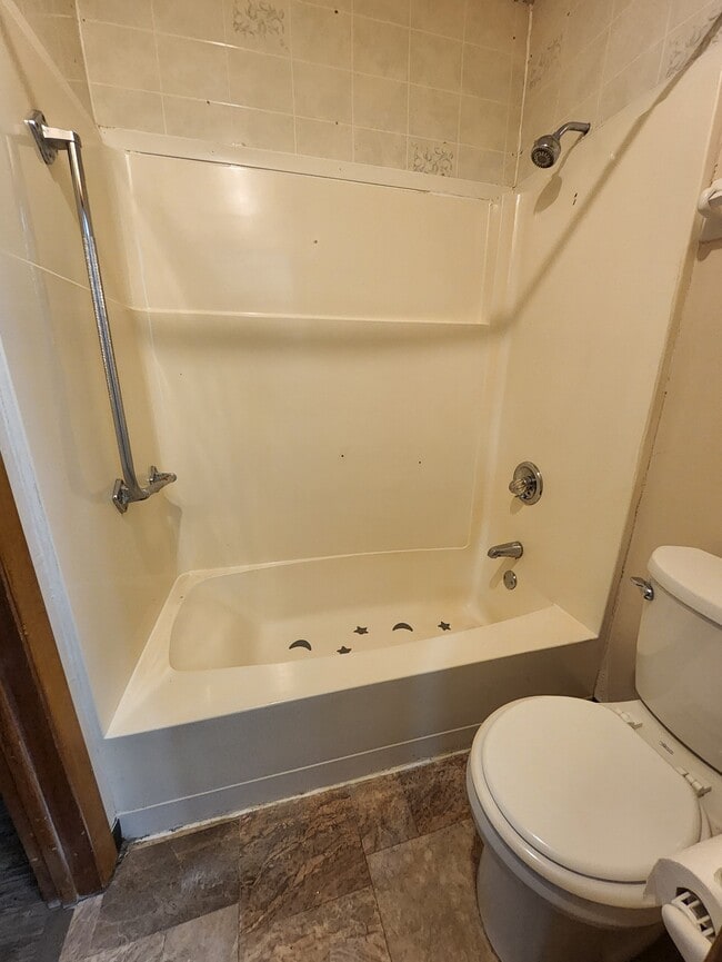 220 Heritage Cir, Bucyrus, OH 44820 - photo 3