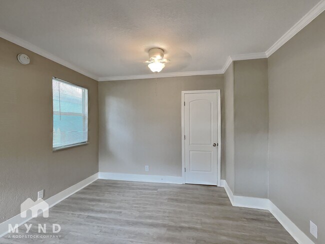 210 Pine St unit 210, Clearwater, FL 33756 - photo 5