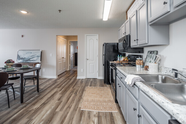 3BR, 3BA -Upgrade Apartment
