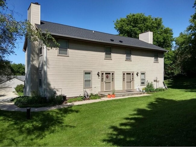 440 Hi View Dr unit 450, Brookfield, WI 53045 - photo 2