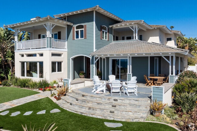Many homes in Sunset Cliffs are great for entertaining with firepits, and balconies.