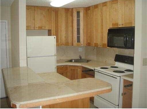 7230 NW 179th St unit 202, Hialeah, FL 33015 - photo 1