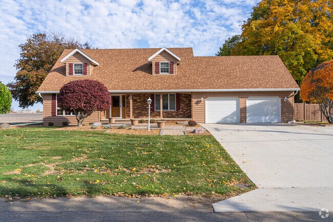 A contemporary two-story home in Dalzell’s Blakely Estates subdivision, showcasing the larger ranch and Cape Cod–influenced style.