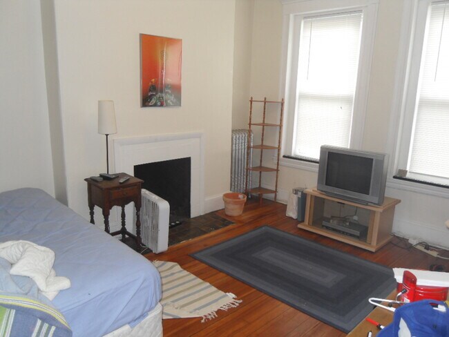 10 Parkway Rd unit 2, Brookline, MA 02445 - photo 4