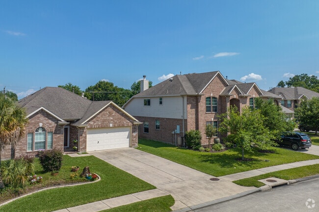 New custom built homes in Seabrook, TX offer a variety of styles and features to choose from, and are located in a beautiful coastal community.