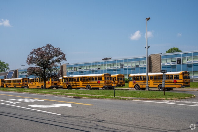 Ramapo High School earns a B-minus from Niche.