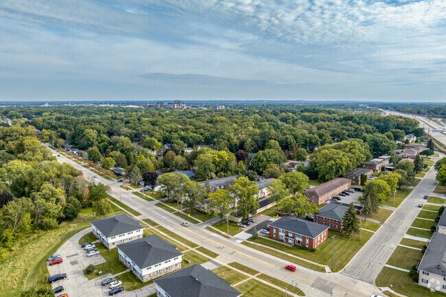 John Muir Park is a small, quiet neighborhood located adjacent to the best of Green Bay.