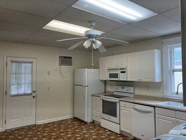 13 Grubb St unit second floor, Poughkeepsie, NY 12603 - photo 7