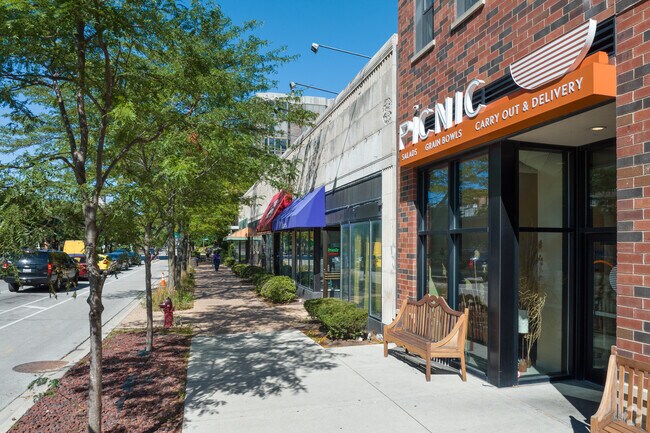 Downtown Evanston' Picnic has many delicious grain bowls and salads to choose from.