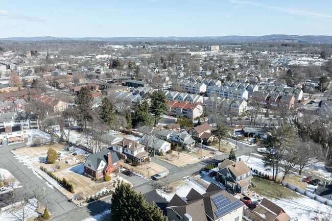 Nanuet, NY is a diverse community of about 20,000 located within commuting distance of New York City.