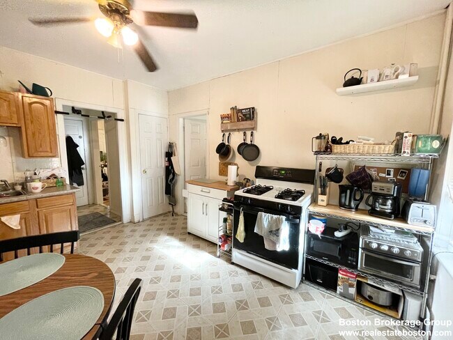 20 Howell St unit 1, Dorchester, MA 02125 - photo 3