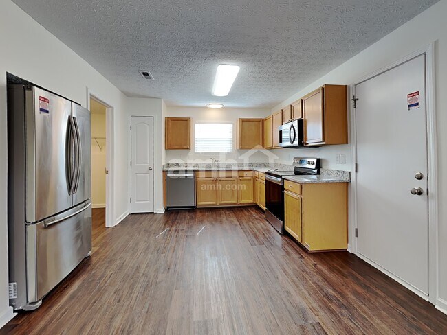 1395 Ithaca Dr, Columbus, OH 43228 - photo 3