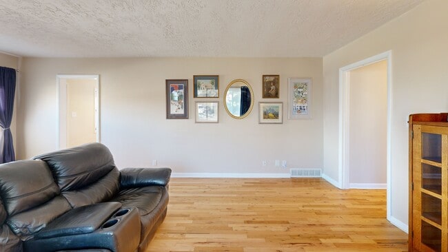 119 W 5878 S, Salt Lake City, UT 84107 - photo 3