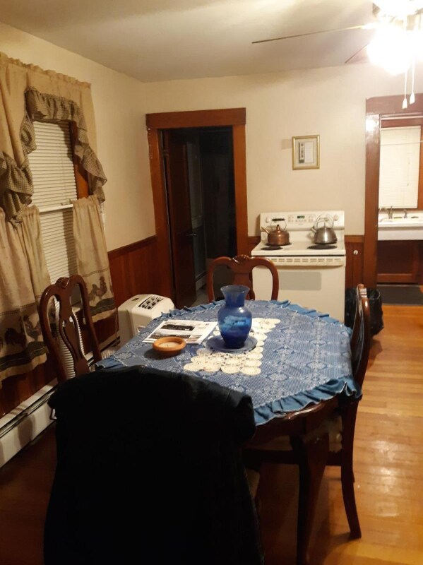 26 Church St Unit 2, Uxbridge, MA 01569