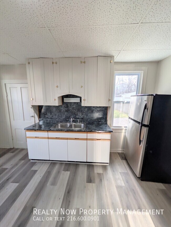 7501 Berry Ave unit 1, Cleveland, OH 44102 - photo 4